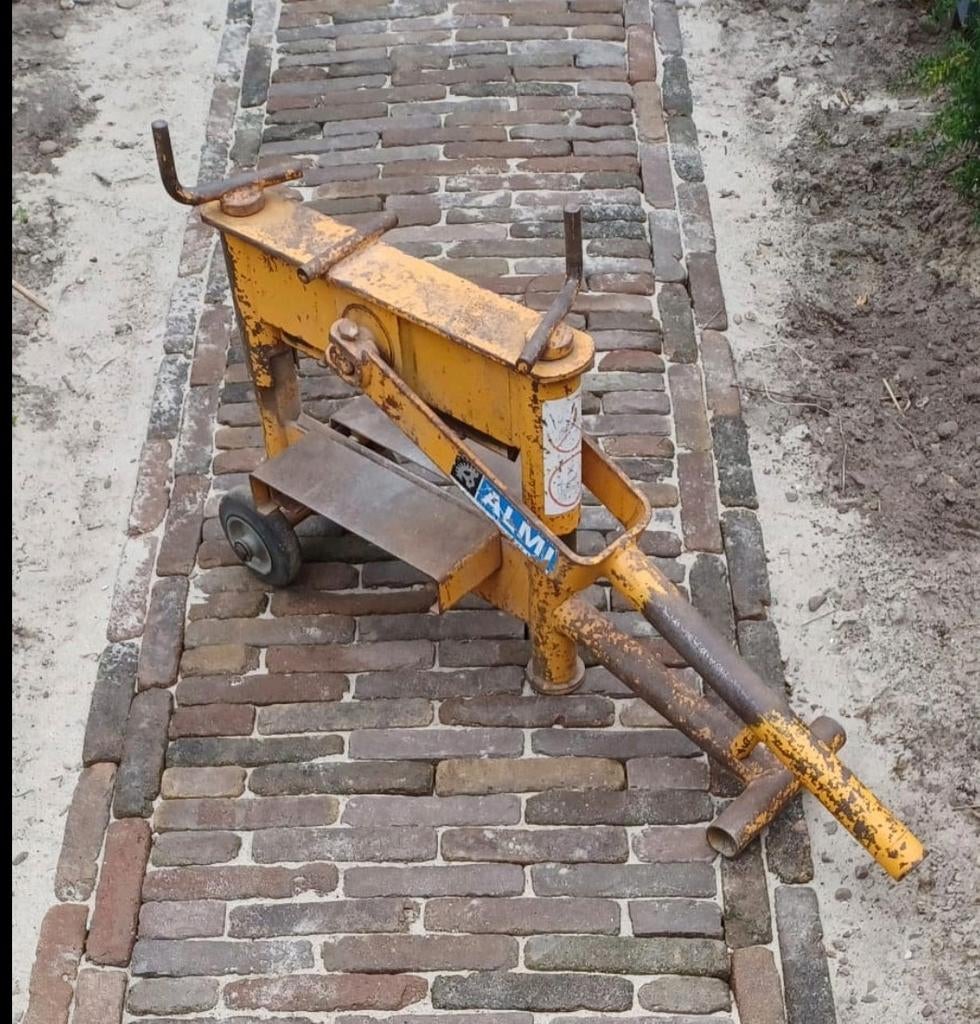 Almi stenenknipper te huur, Tuin en Terras, Ophalen, Beton, Klinkers