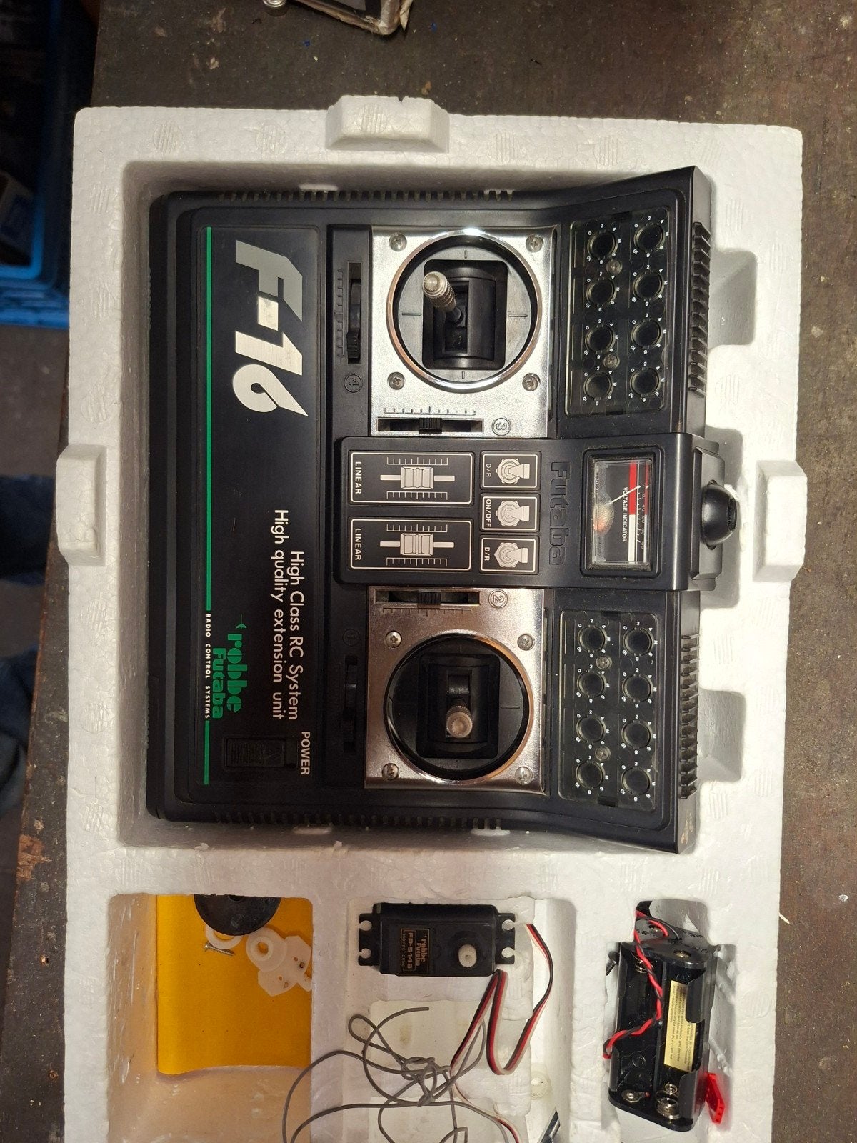 Robbe Futaba F-16 RC Systeem met ontvanger en servo's, Ophalen of Verzenden, Gebruikt