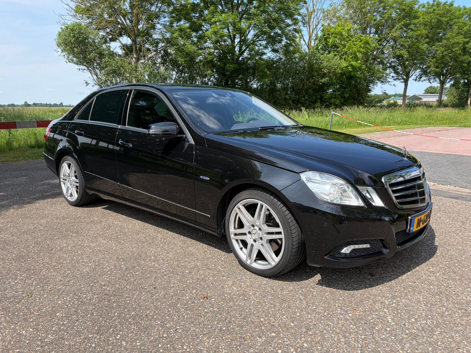 Mercedes-Benz E-Klasse 1.8 E250 CGI Sedan AUT 2009 Zwart, Auto's, Achterwielaandrijving, 4 cilinders, Zwart, Sedan