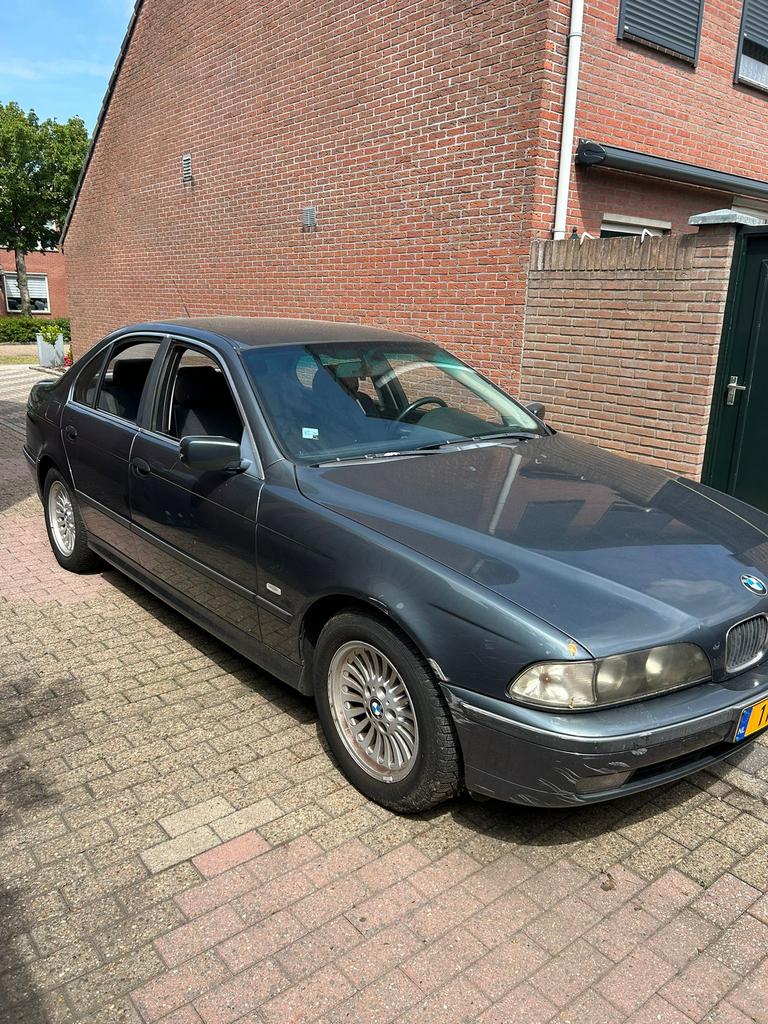 YOUNGTIMER - BMW 5-Serie 2.0 I 520 AUT 2000 Grijs, Automaat, Zwart, Particulier, Dealer onderhouden