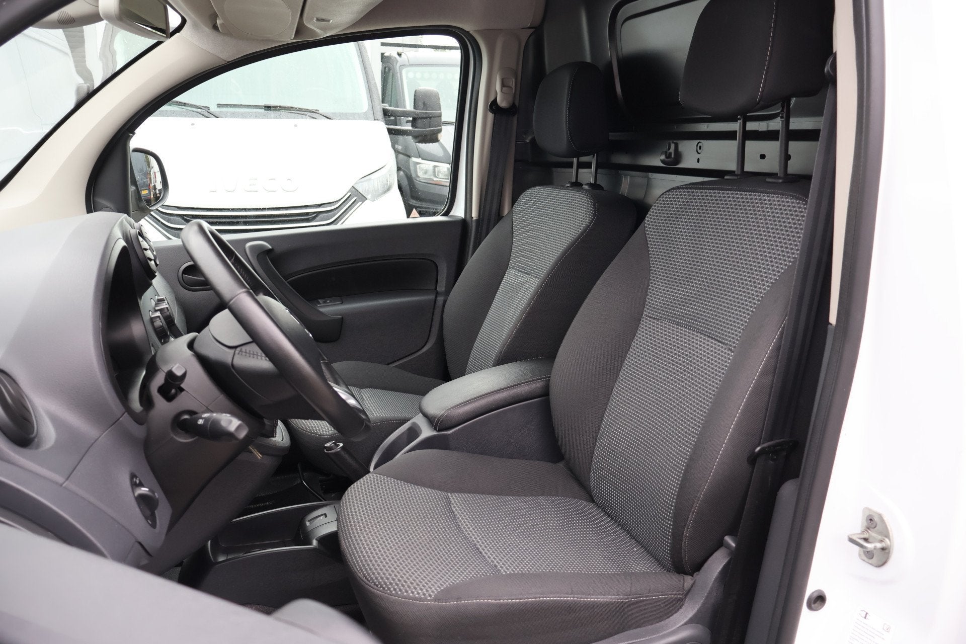 Mercedes-Benz Citan 111 CDI Airco Navigatie Camera Trekhaak, Auto's, Voorwielaandrijving, Gebruikt, Euro 6, 4 cilinders