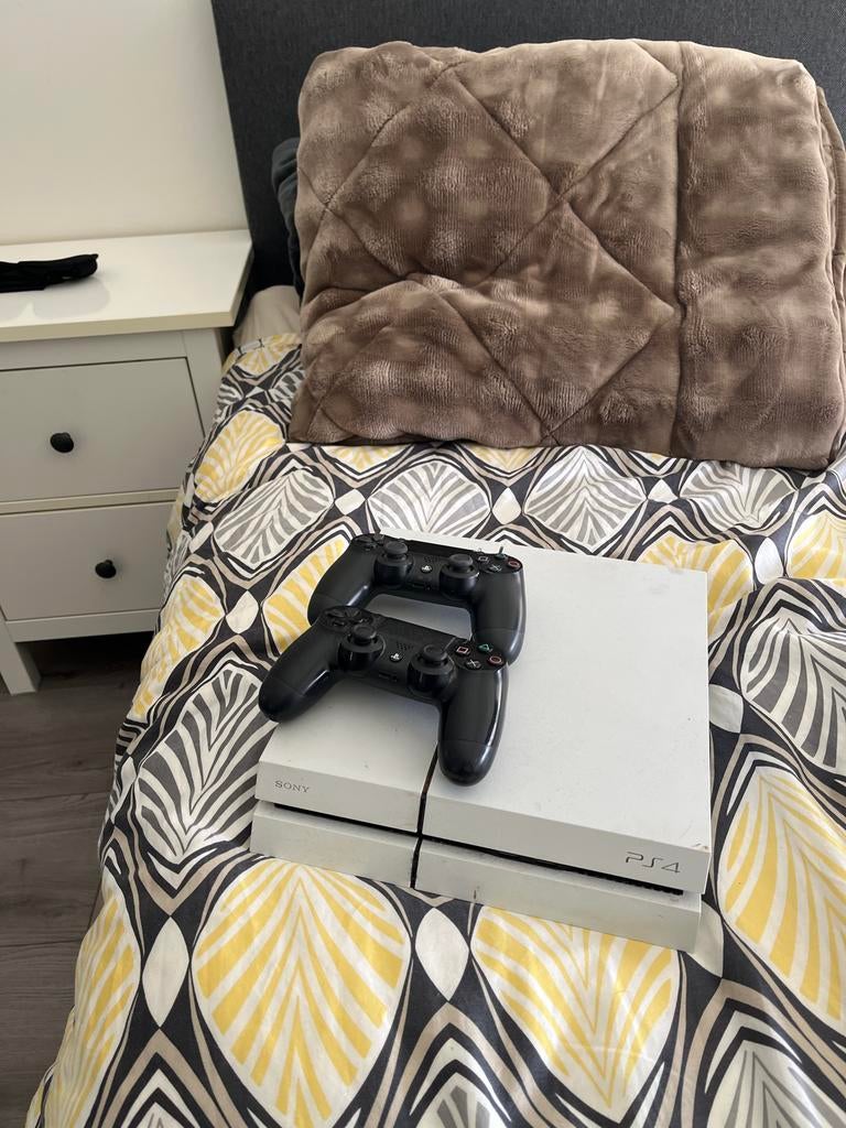 PlayStation 4 met 2 controllers en UFC 4, Met 2 controllers, Ophalen of Verzenden, Original, Gebruikt