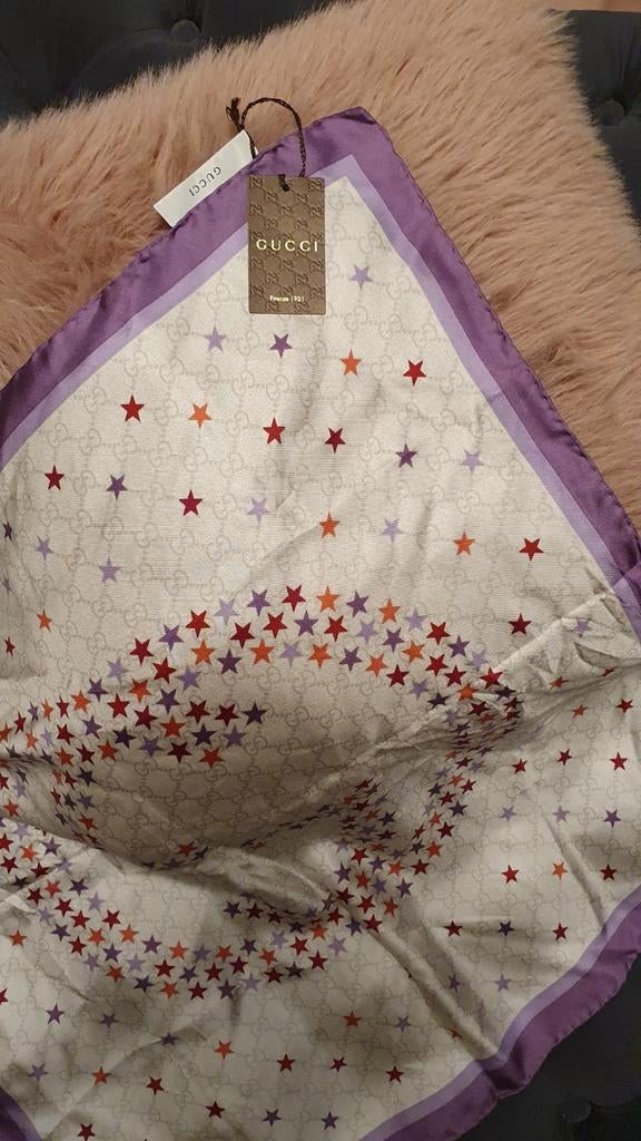 Gucci Zijden Sjaal met Sterrenprint - Nieuw met label, Maat 38/40 (M), Nieuw, Ophalen of Verzenden, Gucci