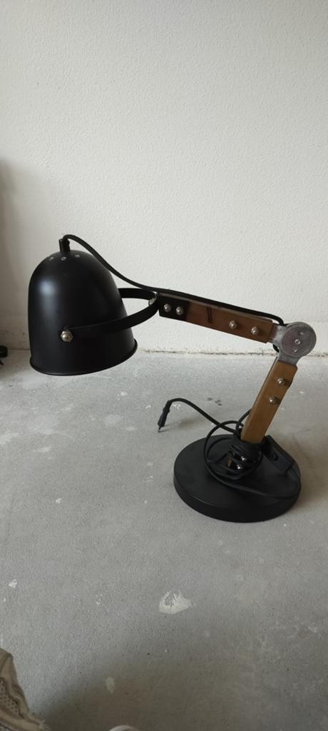 Stoere (bureau)lamp met houten details - Eijerkamp Zutphen, Gebruikt, 50 tot 75 cm, Industrieel, Modern, Ophalen of Verzenden