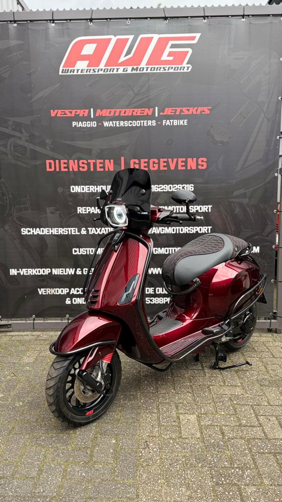 CUSTOM candy wine red Vespa Sprint euro4 brom GRATIS BEZORGD, Fietsen en Brommers, Brommers | Vespa, Zo goed als nieuw, Maximaal 45 km/u