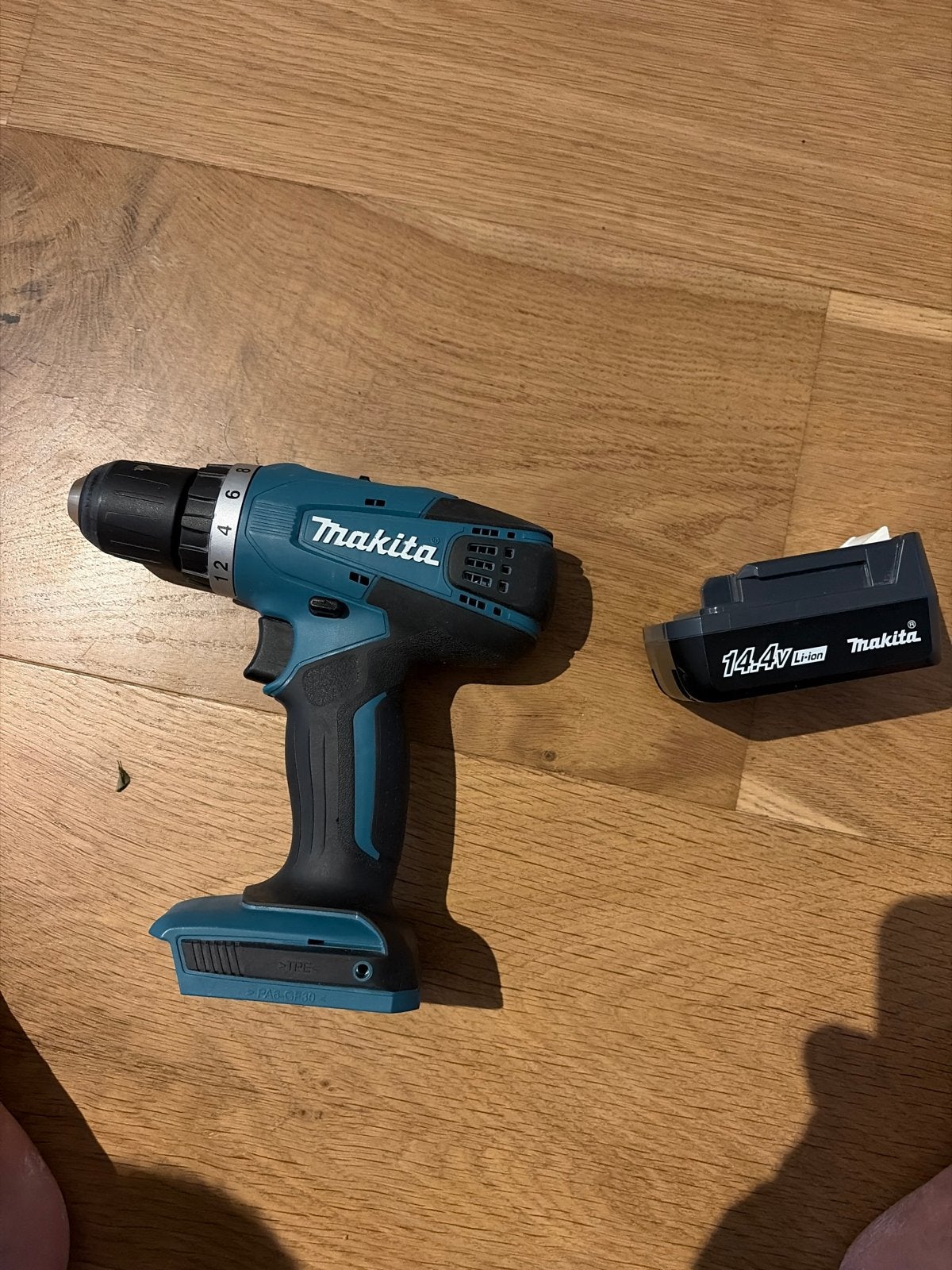 Makita boormachine - defect (accu's waarschijnlijk kapot), Ophalen, Gebruikt, Minder dan 400 watt, Boor- en Schroefmachine
