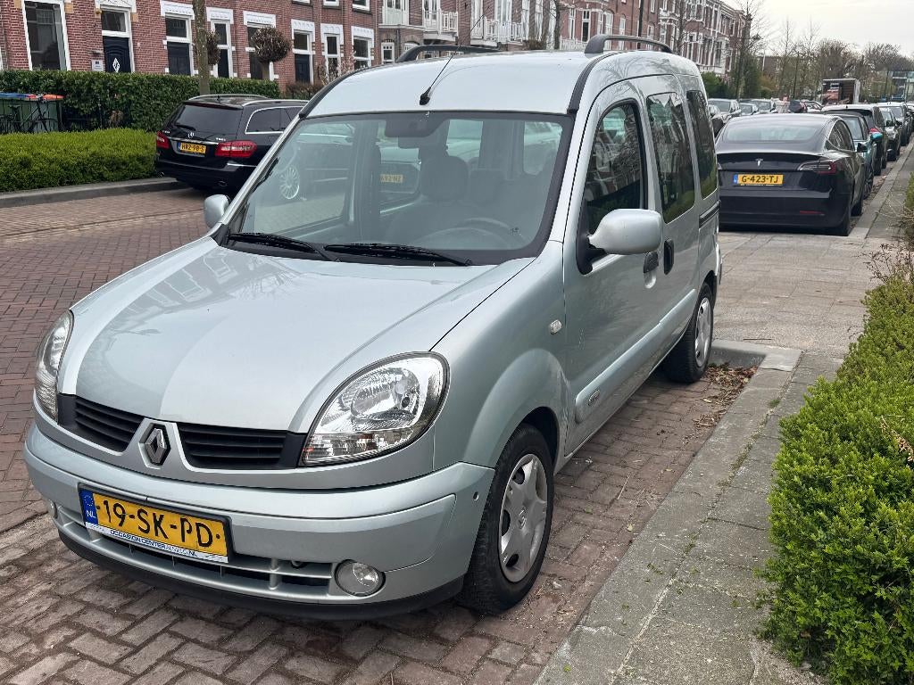 Renault Kangoo 1.6 16V 70KW 2006 Grijs, Stof, 49 €/maand, Origineel Nederlands, Handgeschakeld