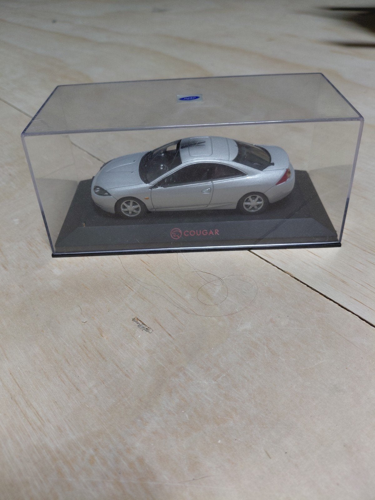 Ford Cougar modelauto - Zilver - In displaycase, Ophalen of Verzenden, Zo goed als nieuw, Auto, Overige merken