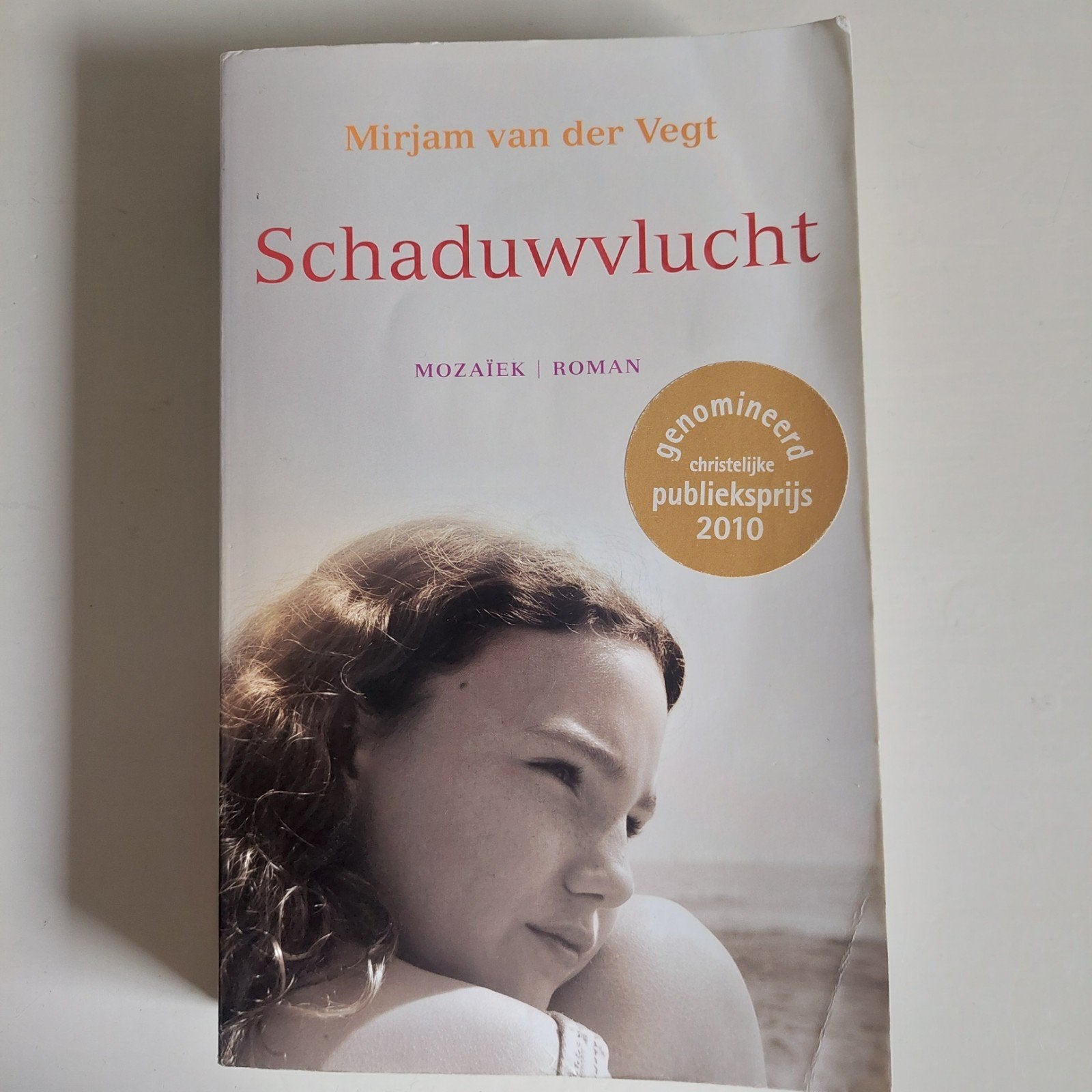 Schattenvlucht - Mirjam van der Vegt (Roman), Ophalen of Verzenden, Zo goed als nieuw, Mirjam van der Vegt, Nederland