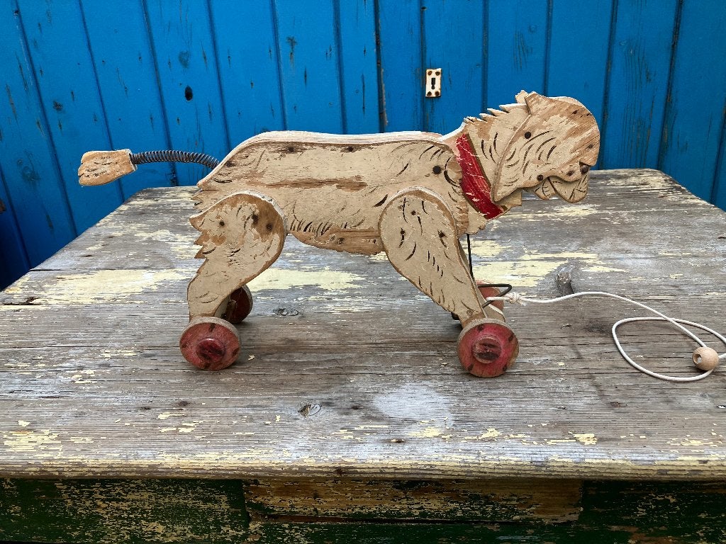 Speelgoed: houten hondje op wieltjes, Antiek en Kunst, Ophalen of Verzenden