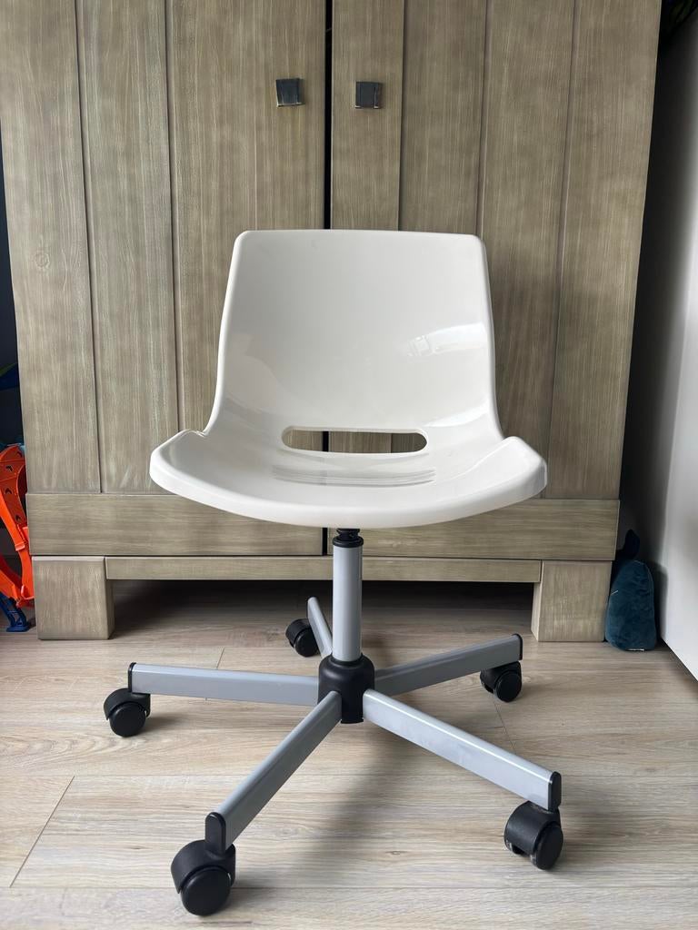Witte IKEA bureaustoel op wieltjes, Huis en Inrichting, Bureaustoelen, Ophalen of Verzenden, Gebruikt, Wit, Bureaustoel