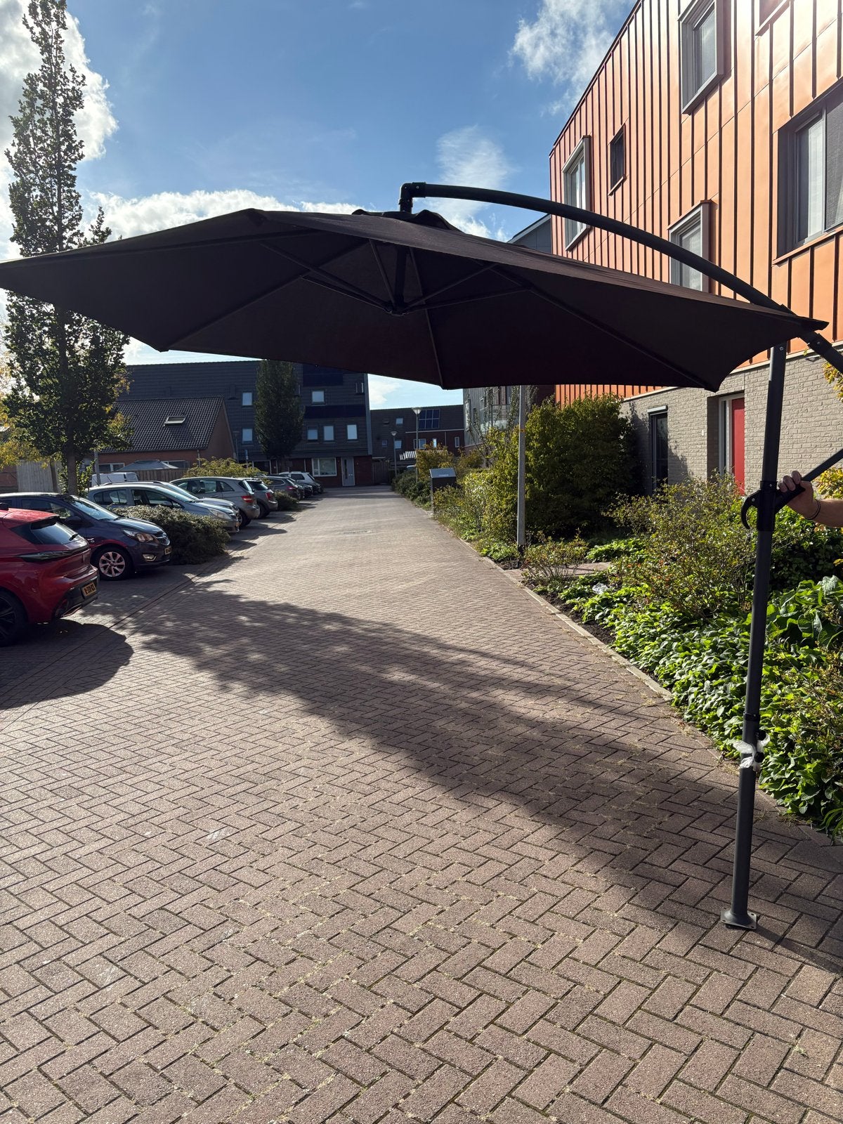 Zweefparasol - zwart - Zo goed als nieuw, Tuin en Terras, Ophalen, Kantelbaar, 2 tot 3 meter, Zweefparasol