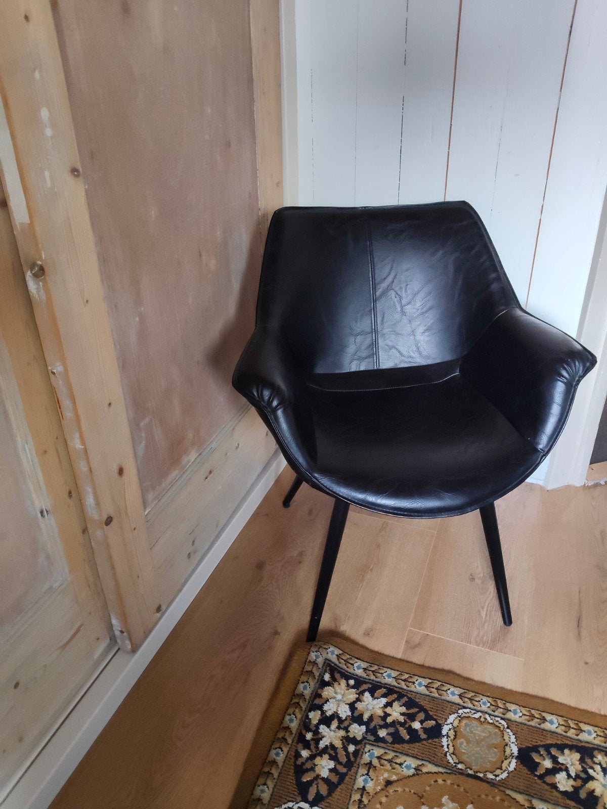 Riverdale Zwart Leren Stoel - Zo Goed als Nieuw, Huis en Inrichting, Stoelen, Ophalen, Zwart, Leer, Zo goed als nieuw