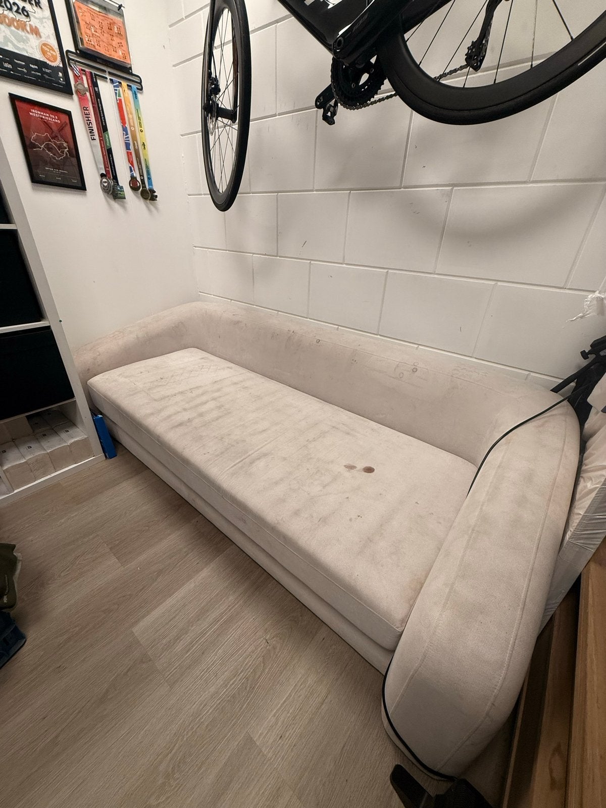 Westwing slaapbank, beige/lichte kleur, gratis af te halen, Huis en Inrichting, Banken | Bankstellen, Ophalen, Gebruikt, 125 tot 150 cm