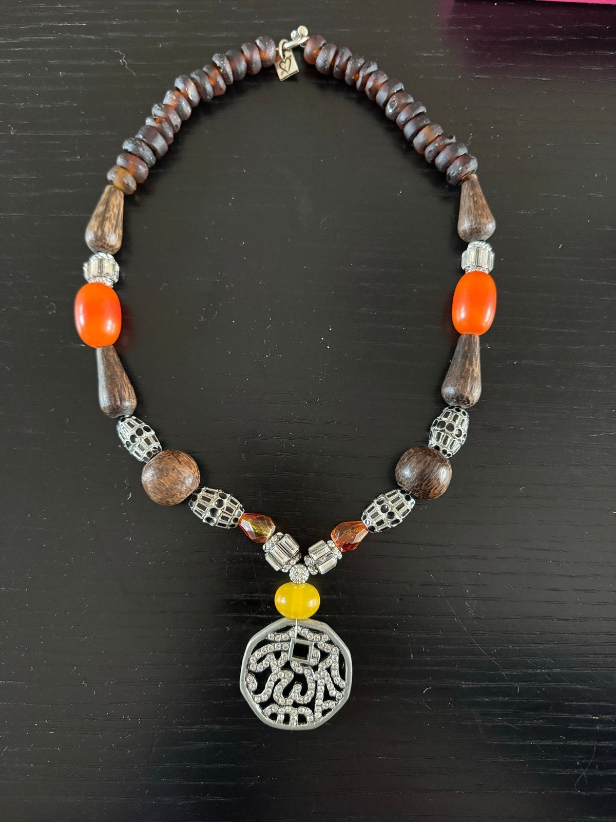 Othazu ketting met houten kralen en hanger, Bruin, Ophalen of Verzenden, Zo goed als nieuw, Overige materialen