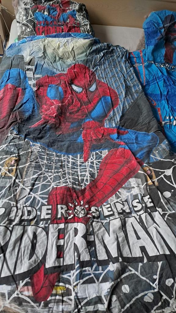 2 dekbedovertrekken spiderman 140cm200cm inclusief sloop, Ophalen, Dekbedovertrek, Zo goed als nieuw, Overige kleuren