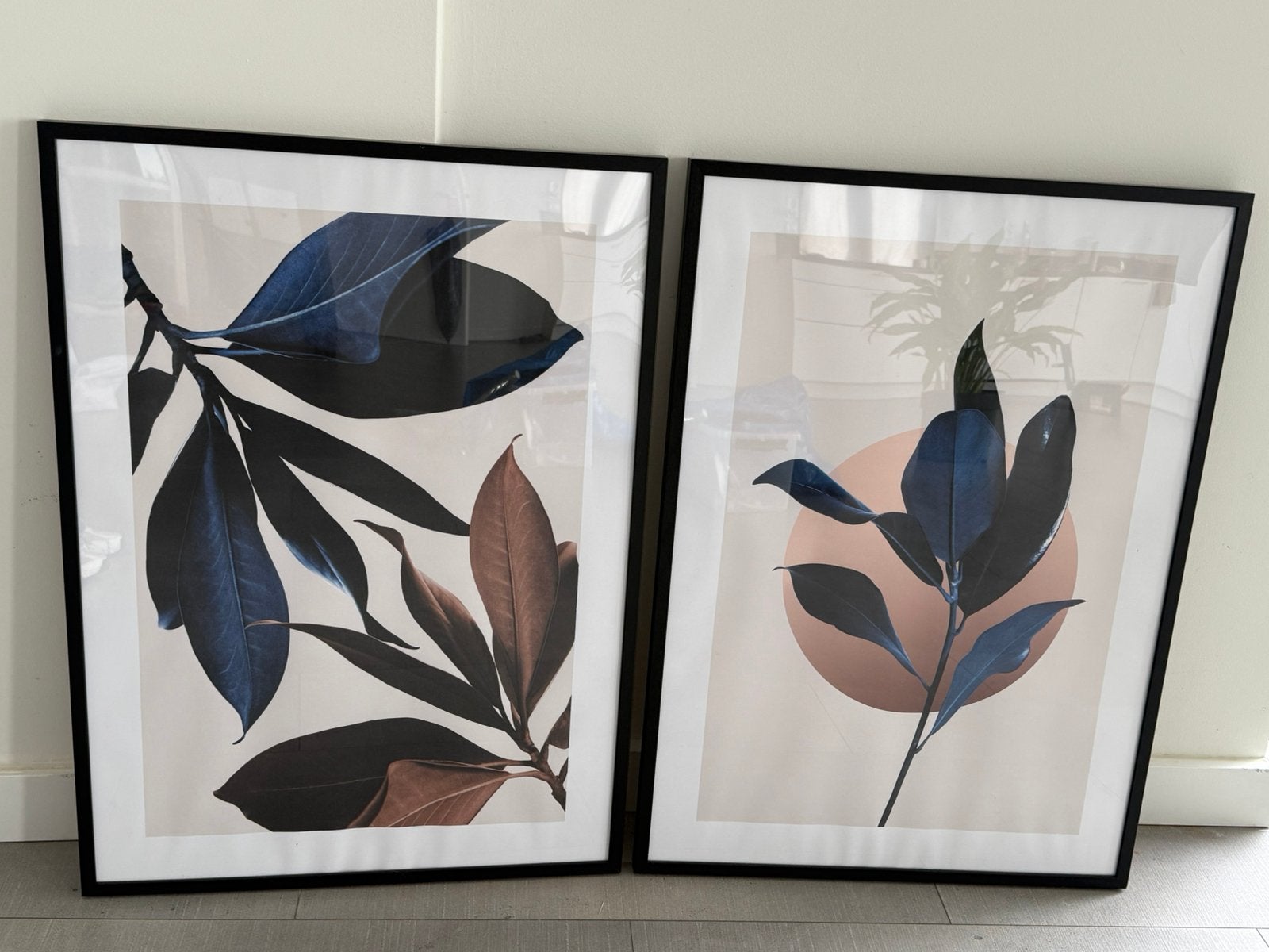 2 Desenio posters + zwarte lijsten, Ophalen, Zo goed als nieuw, Hout, Blauw