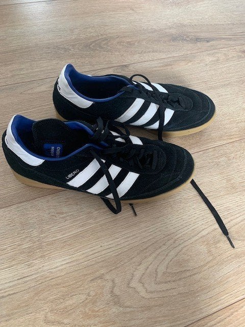 Zwarte Adidas Libero zaalvoetbalschoenen  Maat 45 1/3, Ophalen of Verzenden, Zo goed als nieuw, Adidas, Sportschoenen