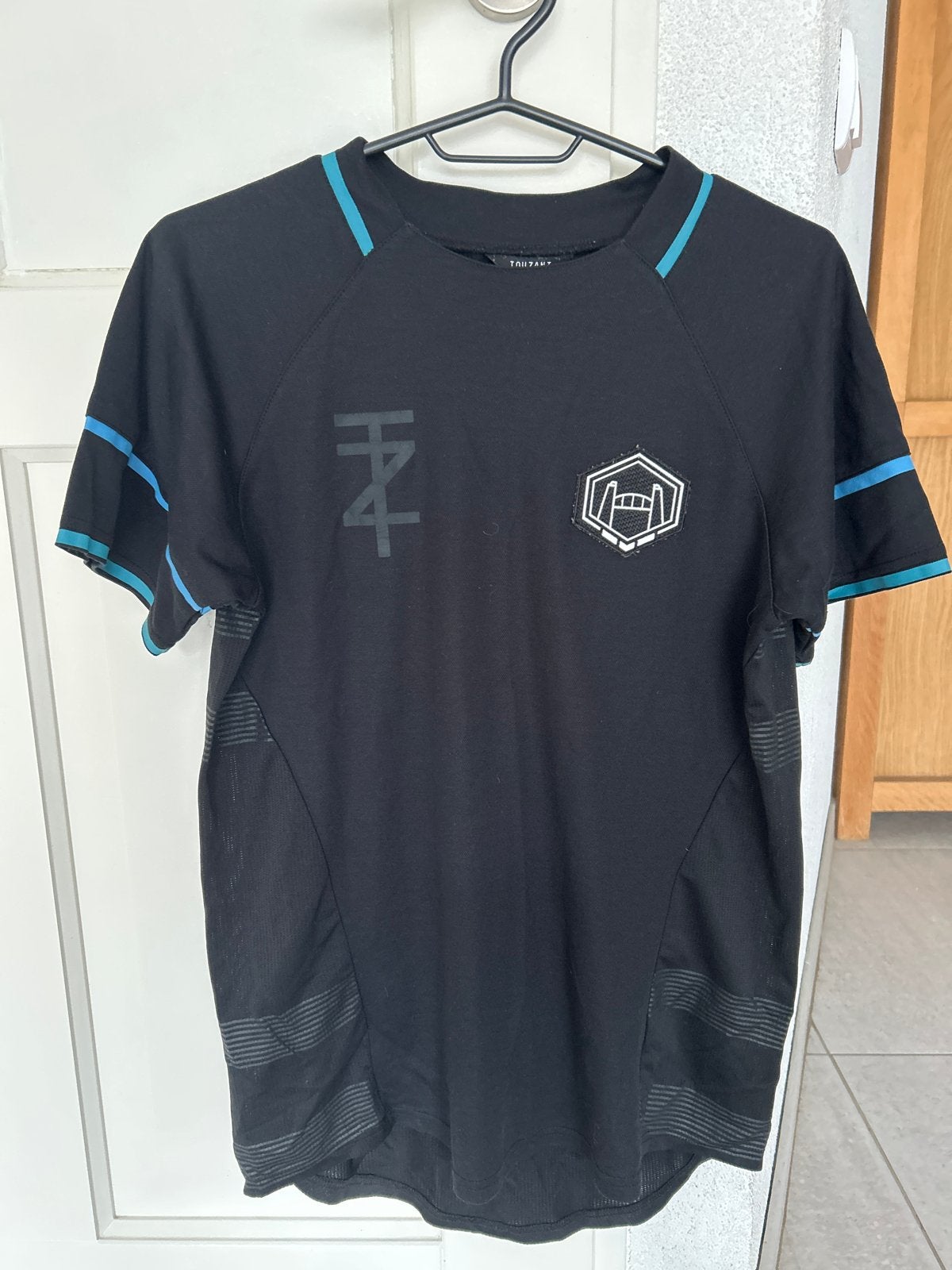 Touzani sportshirt maat M, Ophalen, Maat 48/50 (M), Zwart, Zo goed als nieuw