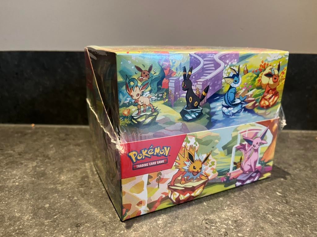 Prismatic Evolutions mini tin display, Verzenden, Nieuw, Boosterbox, Foil