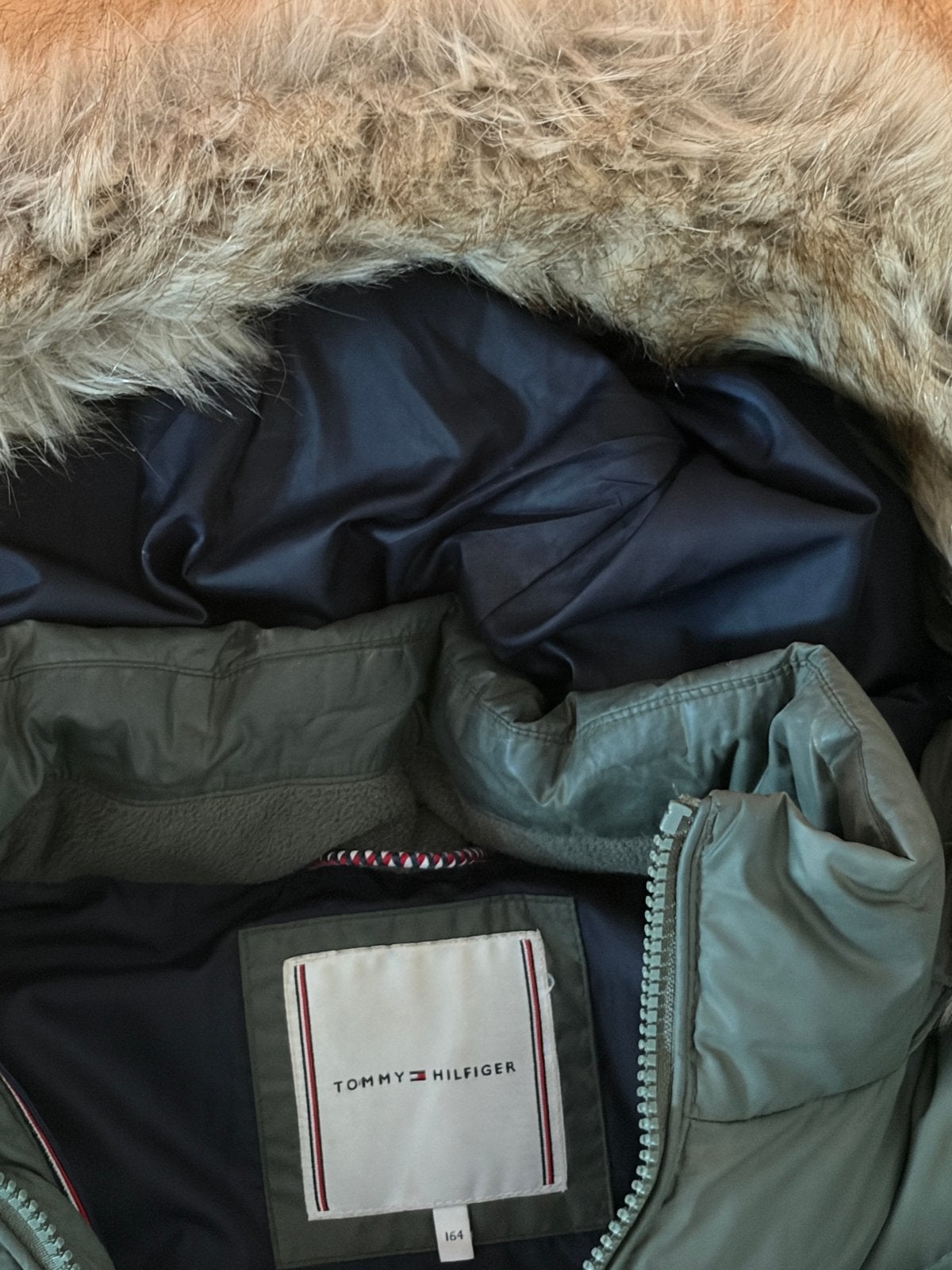Nette Tommy Hilfiger meisjes  winterjas met bontkraag, Ophalen of Verzenden, Zo goed als nieuw, Meisje, Jas