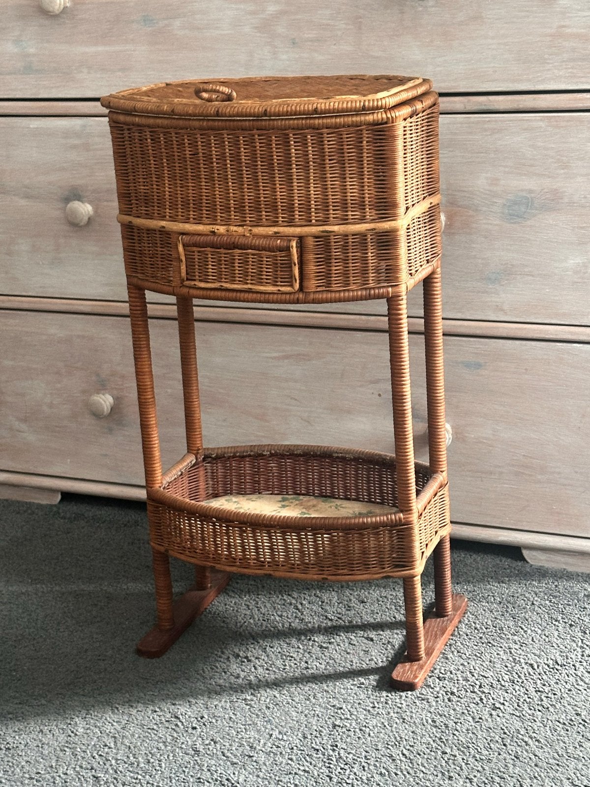 Vintage rotan naaikastje / bijzettafel - Bohemian stijl, Antiek en Kunst, Ophalen