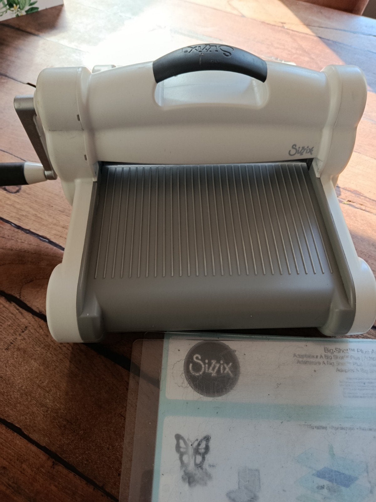 Sizzix Big Shot Plus snij- en embossingmachine, Geschikt voor snijden, Gebruikt, Ophalen of Verzenden, Kunststof