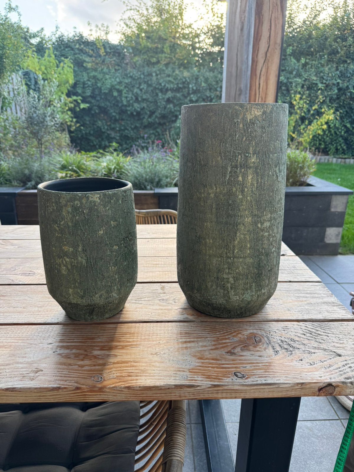 2 groene potten zo goed als nieuw, Tuin en Terras, Ophalen, Rond, Zo goed als nieuw, Aardewerk
