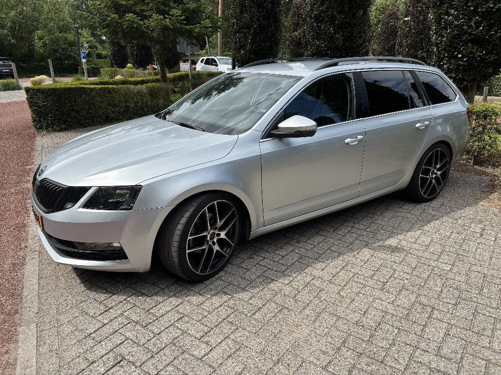 Skoda Octavia 1.4 TSI Greentech 150pk Dsg-7 2018 Grijs, Auto's, Skoda, Zwart, 4 cilinders, Particulier, Dealer onderhouden