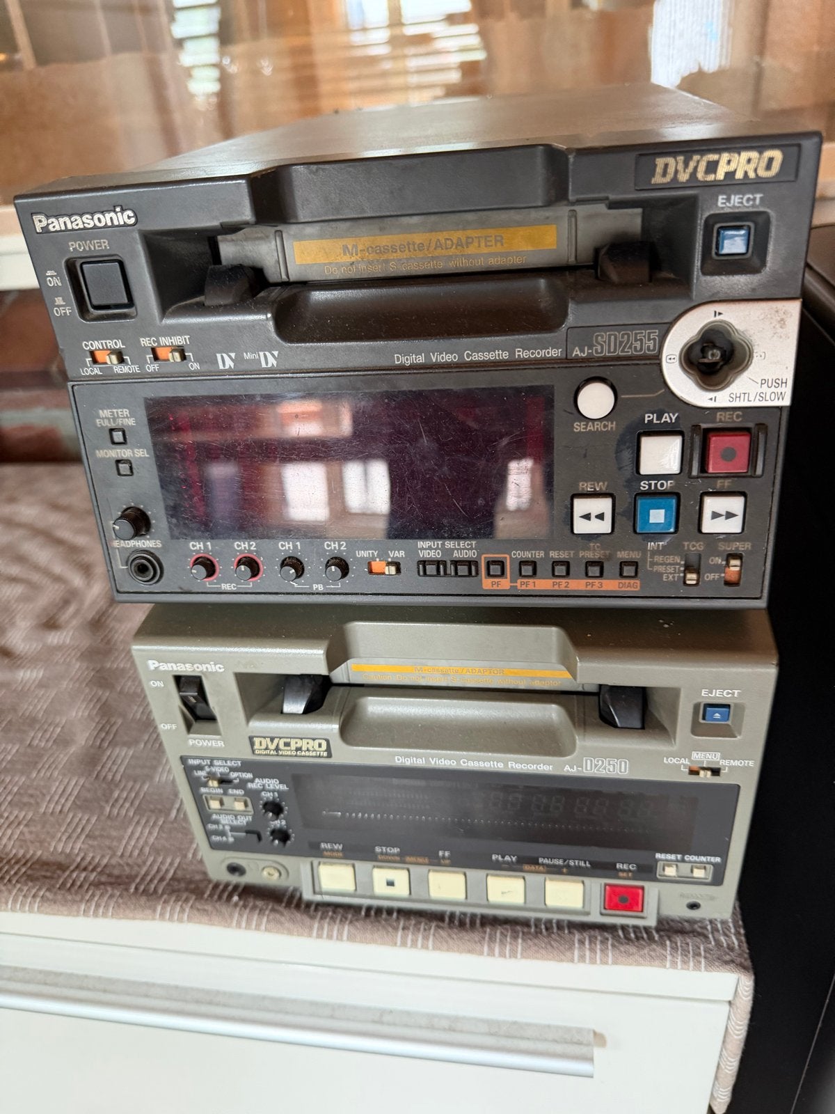 Panasonic DVCPRO AJ-SD255 & AJ-D250 Videorecorders 2 st.€130, Ophalen of Verzenden, Gebruikt, Overige typen