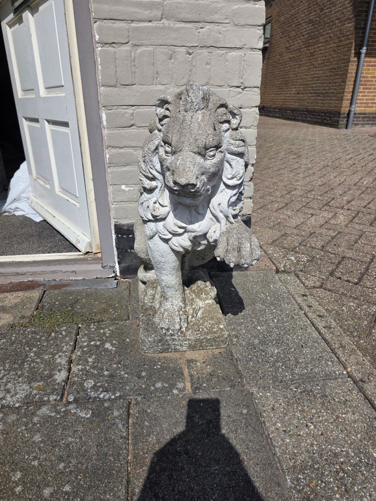 betonnen leeuwenpaar, Ophalen