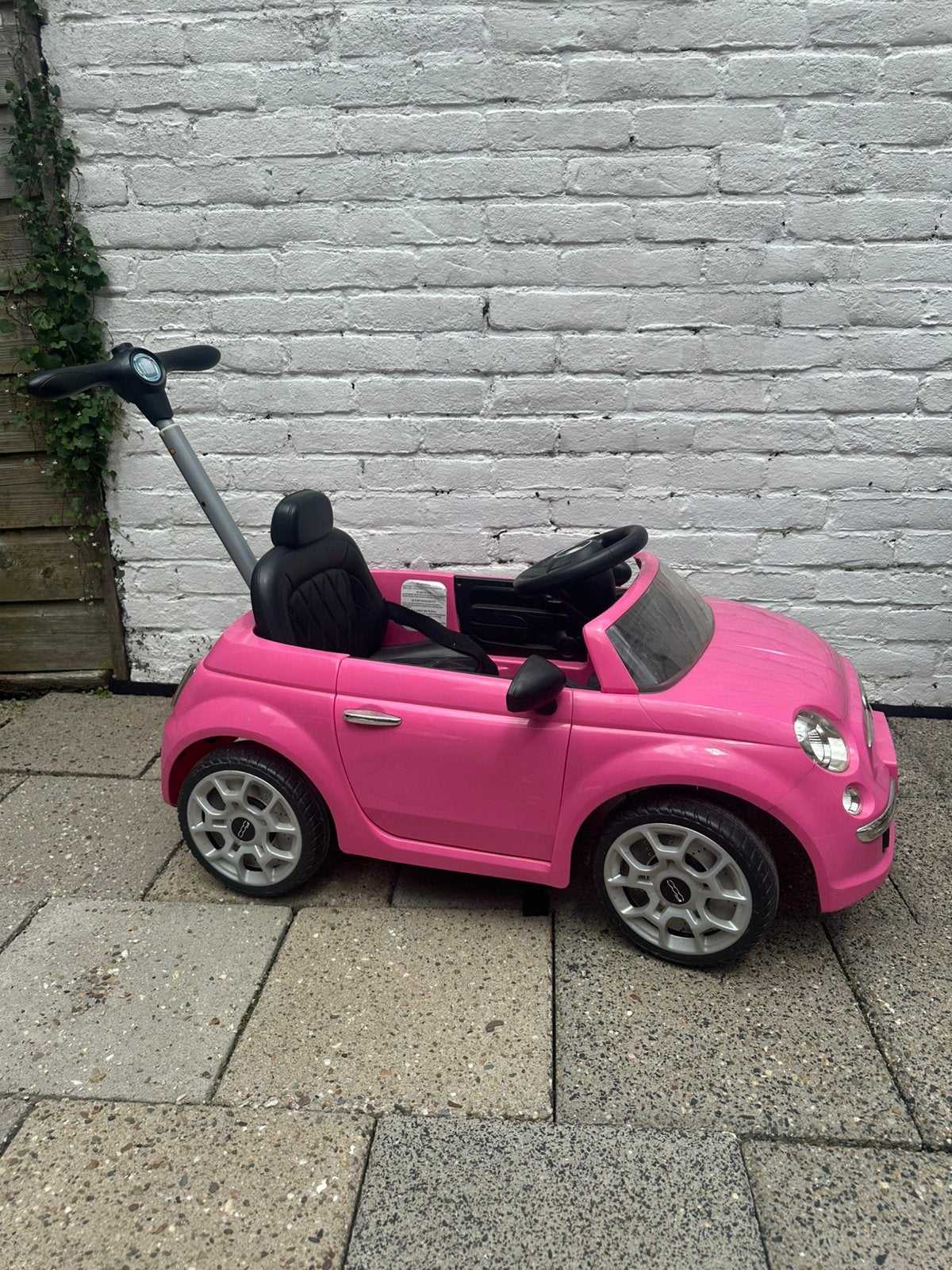 Super leuke roze auto!!!! Fiat 500 design!!, Kinderen en Baby's, Ophalen, Gebruikt, Duwvoertuig