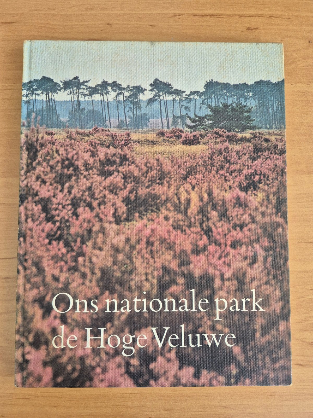 Ons nationale park de Hoge Veluwe - Geïllustreerd, Ophalen of Verzenden, Gelezen, Wandel- of Recreatiegebieden, Wim Alings (redactie), David van Dijk e.a. (foto's)