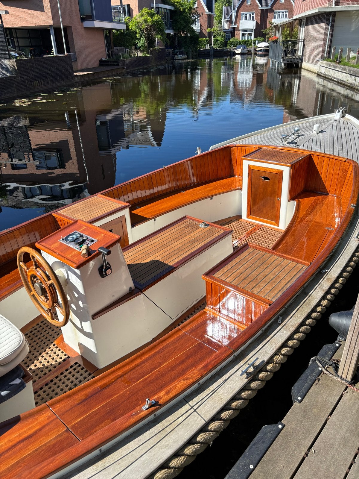 Prachtige klassieke sloep, perfect voor grachten en meren, Staal, Binnenboordmotor, Diesel, Kussenset