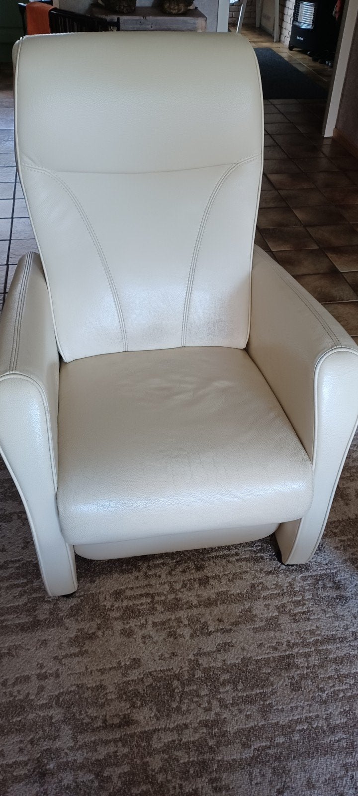 Elektrische relaxstoel in zandkleur.gebruikersspoor., Ophalen, Gebruikt, Overige kleuren, Leer