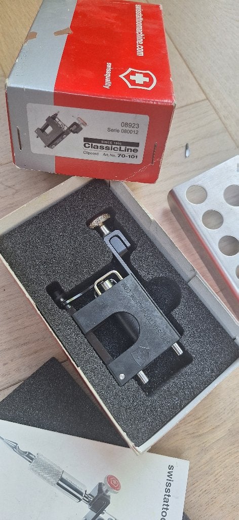 Swiss tattoo machine met clipcord en bijbehorende, Ophalen of Verzenden, Zo goed als nieuw