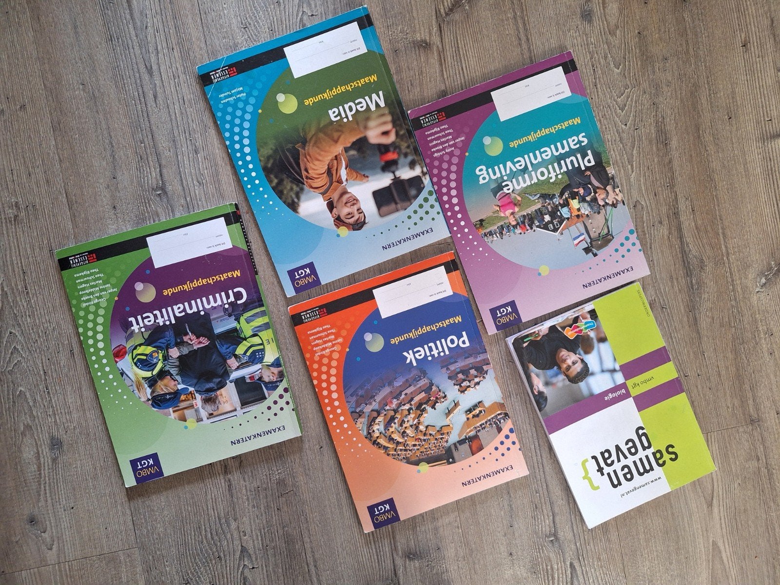 Maatschappijkunde examenbundels + Samengevat biologie vmbotl, Ophalen, Gelezen, VMBO, Maatschappijleer