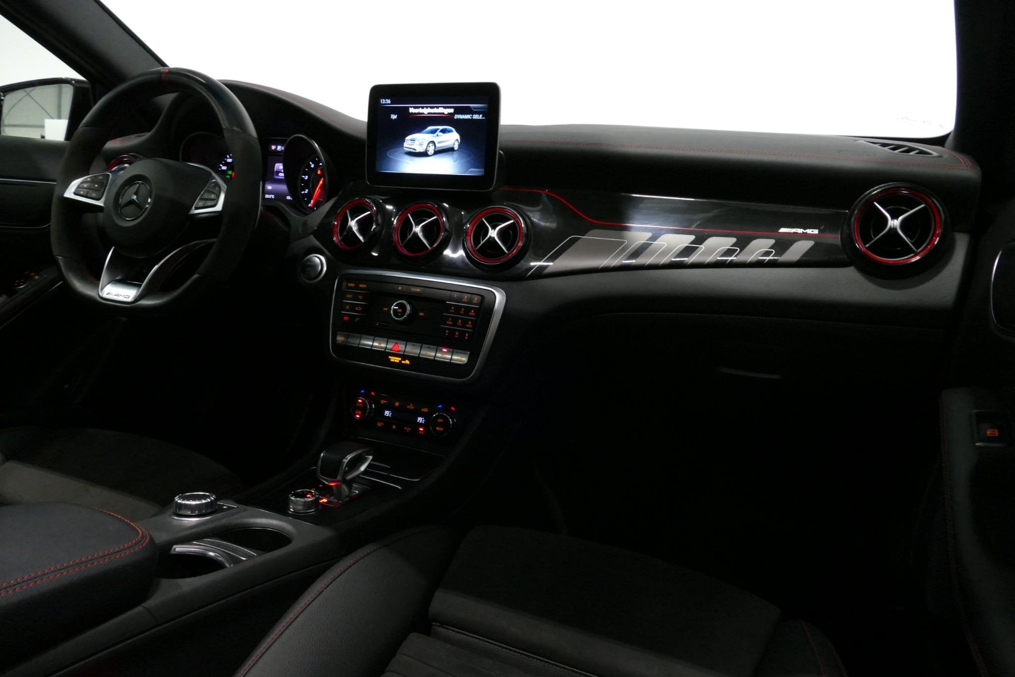 Mercedes-Benz GLA-klasse AMG 45 4MATIC Premium Plus / UNIEK, Automaat, Gebruikt, 4 cilinders, Leder en Stof
