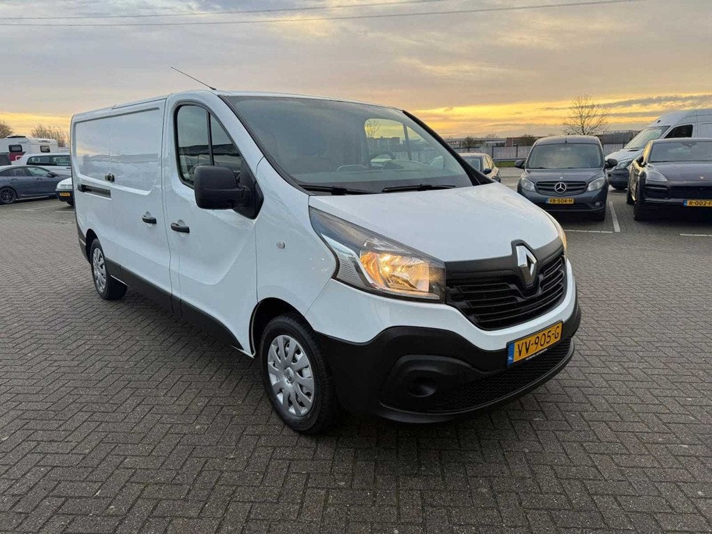 2016 Renault Trafic Bedrijfswagen, Auto's, Bestelauto's, Euro 5, 15 km/l, Gebruikt, 4 cilinders