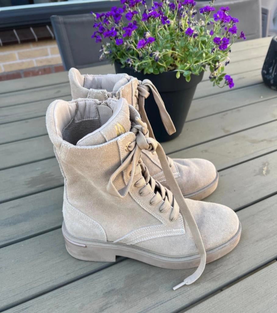 Hush Puppies suède veterboots - Beige, Kleding | Dames, Schoenen, Beige, Lage of Enkellaarzen, Ophalen of Verzenden, Gedragen