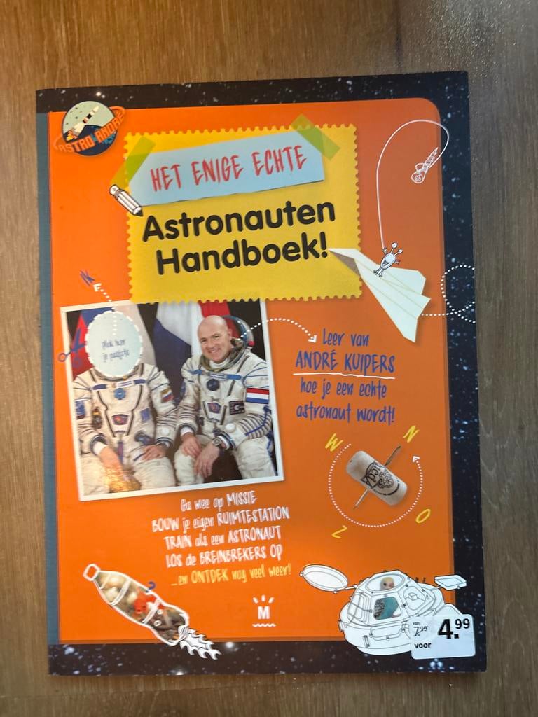 Het Enige Echte Astronauten Handboek - André Kuipers, Boeken, Kinderboeken | Jeugd | onder 10 jaar, Ophalen of Verzenden, Zo goed als nieuw