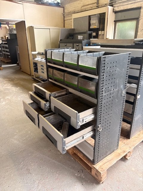 BOTT (2592) L103 B43 H120 €549, Ophalen, Zo goed als nieuw, Info@laaiin.nl, Laaiin