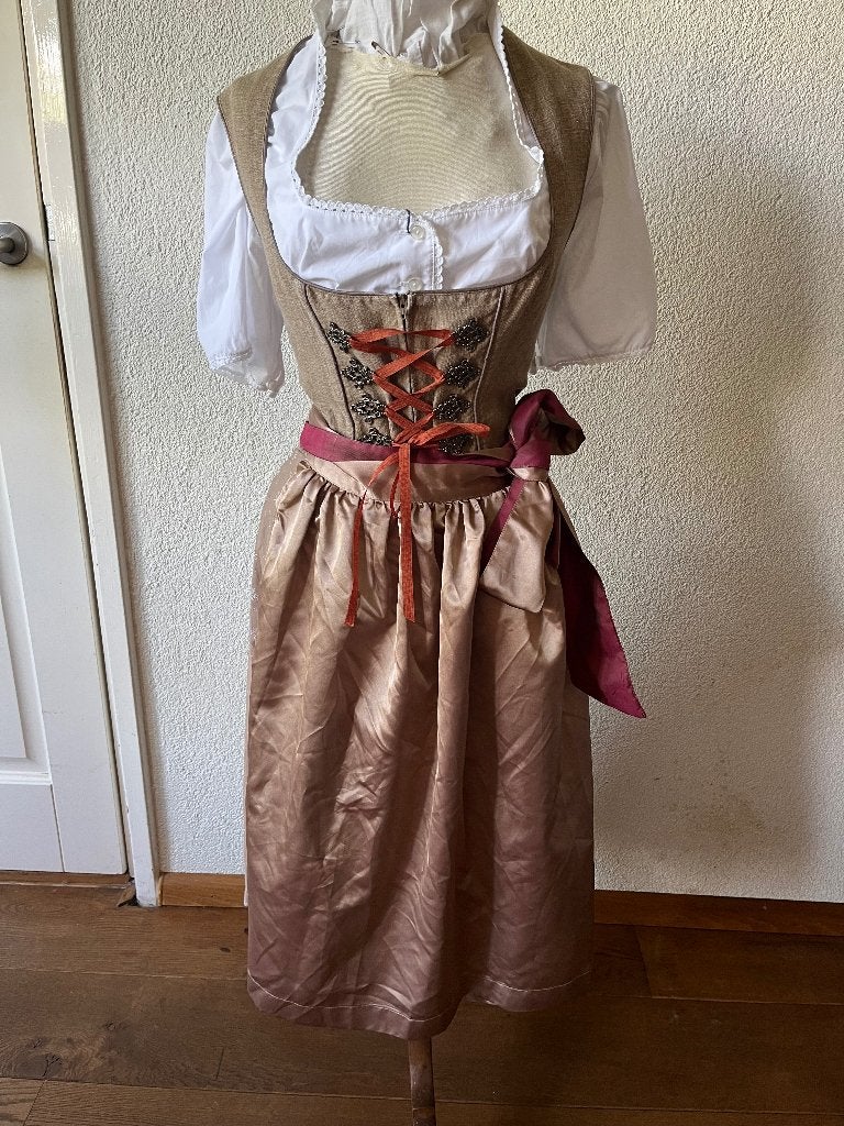 Dirndl Stockerpoint met schort en bloesje maat 40/42, Kleding | Dames, Carnavalskleding en Feestkleding, Maat 38/40 (M), Ophalen of Verzenden