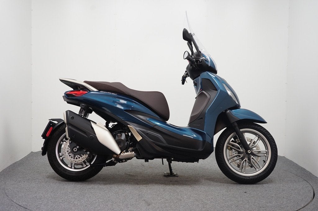 Piaggio BEVERLY 400 HPE (bj 2024), Scooter, Bedrijf, 399 cc, ABS