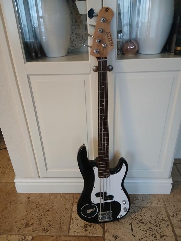 Bass gitaar "Fazley", Ophalen, Zo goed als nieuw, Elektrisch