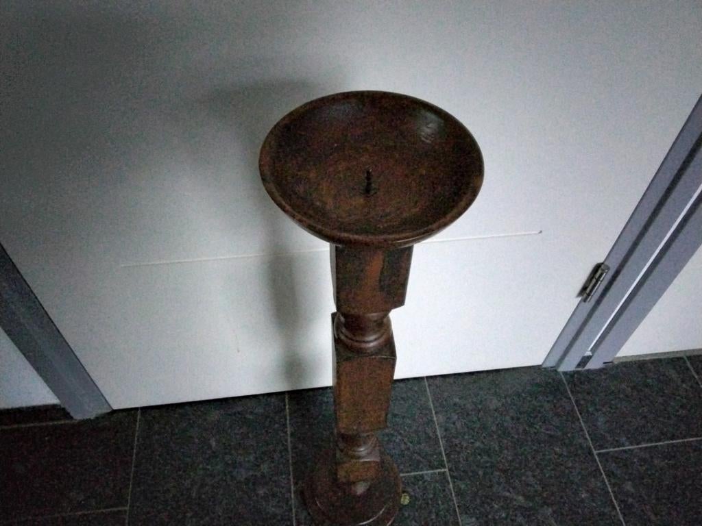 OUDE HOUTEN KANDELAAR, Ophalen