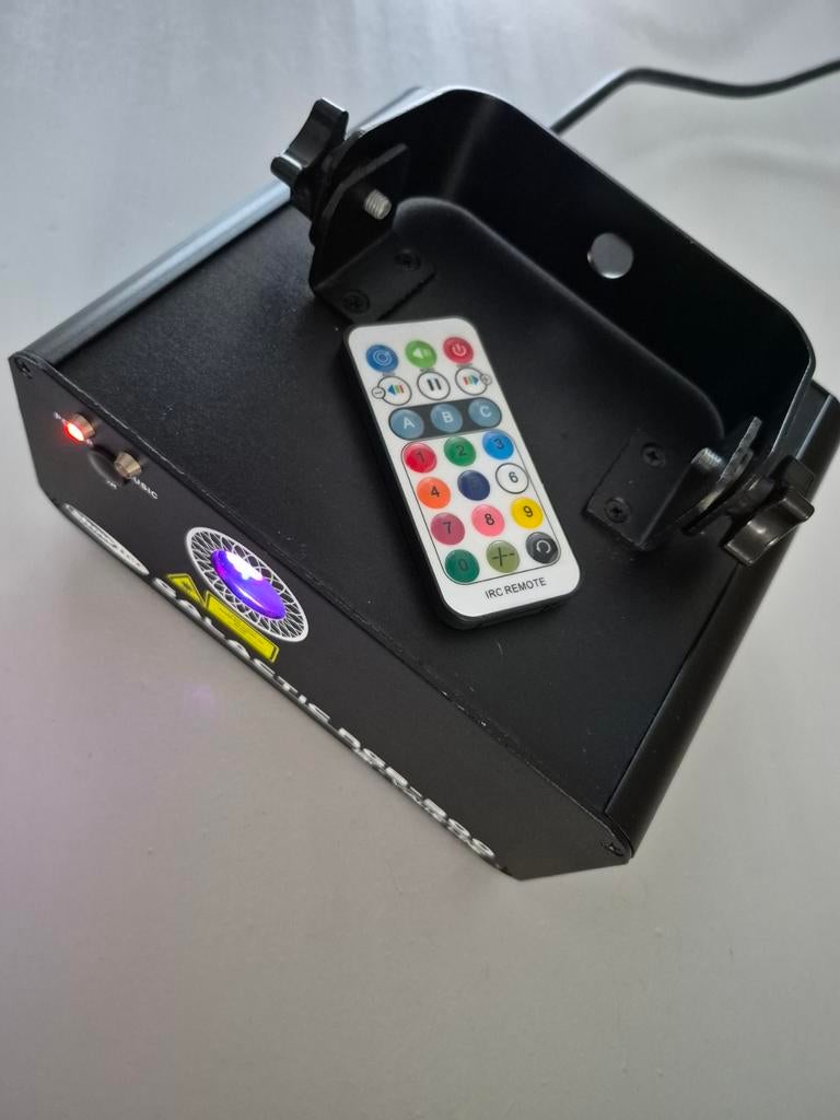 Showtec Galactic Laser RGB 300 Demo met Afstandsbediening, Muziek en Instrumenten, Licht en Laser, Zo goed als nieuw, Laser, Geluidgestuurd