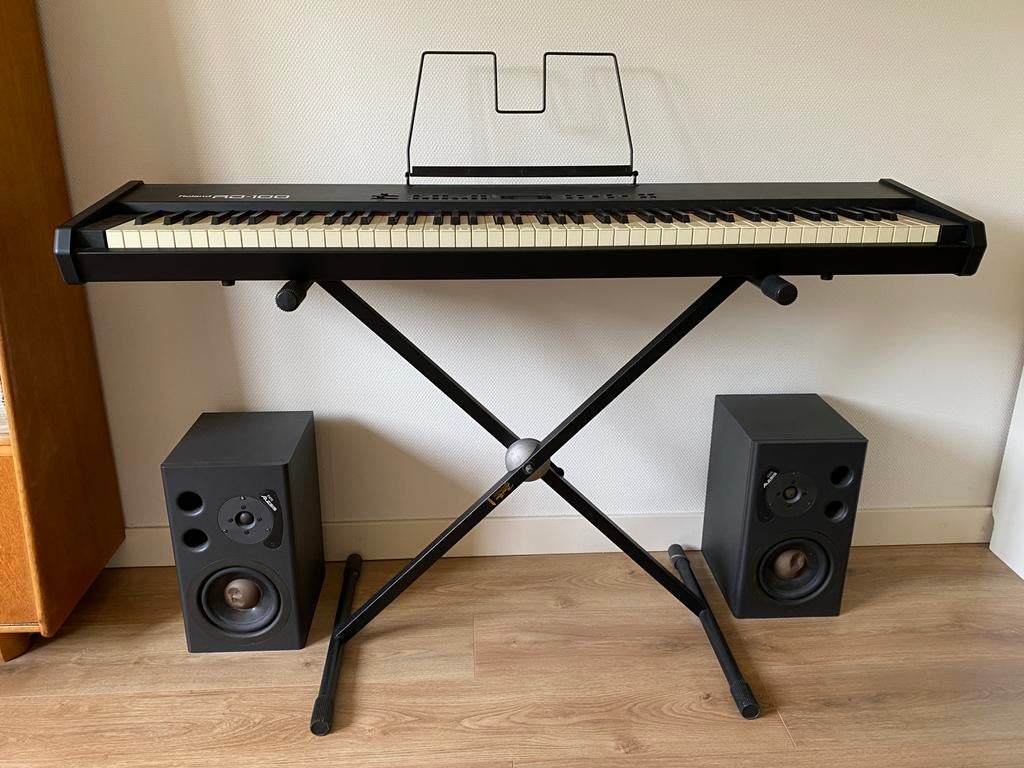 Roland RD100 elektrische piano + boxen  stage Piano, Muziek en Instrumenten, Piano's, Ophalen, Gebruikt, Zwart, Piano