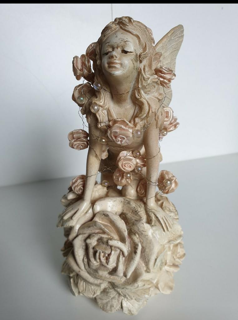 1471) Beeld uit steen mesje met bloemen, Antiek en Kunst, Ophalen of Verzenden