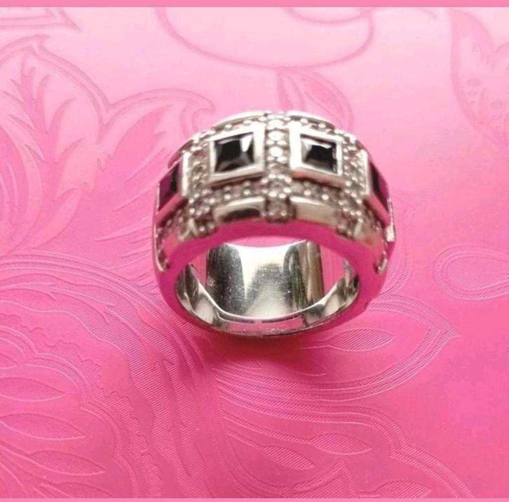 Prachtige TiSento ring met twee kleuren steentjes, Ophalen of Verzenden, Zo goed als nieuw, 17 tot 18, Met edelsteen